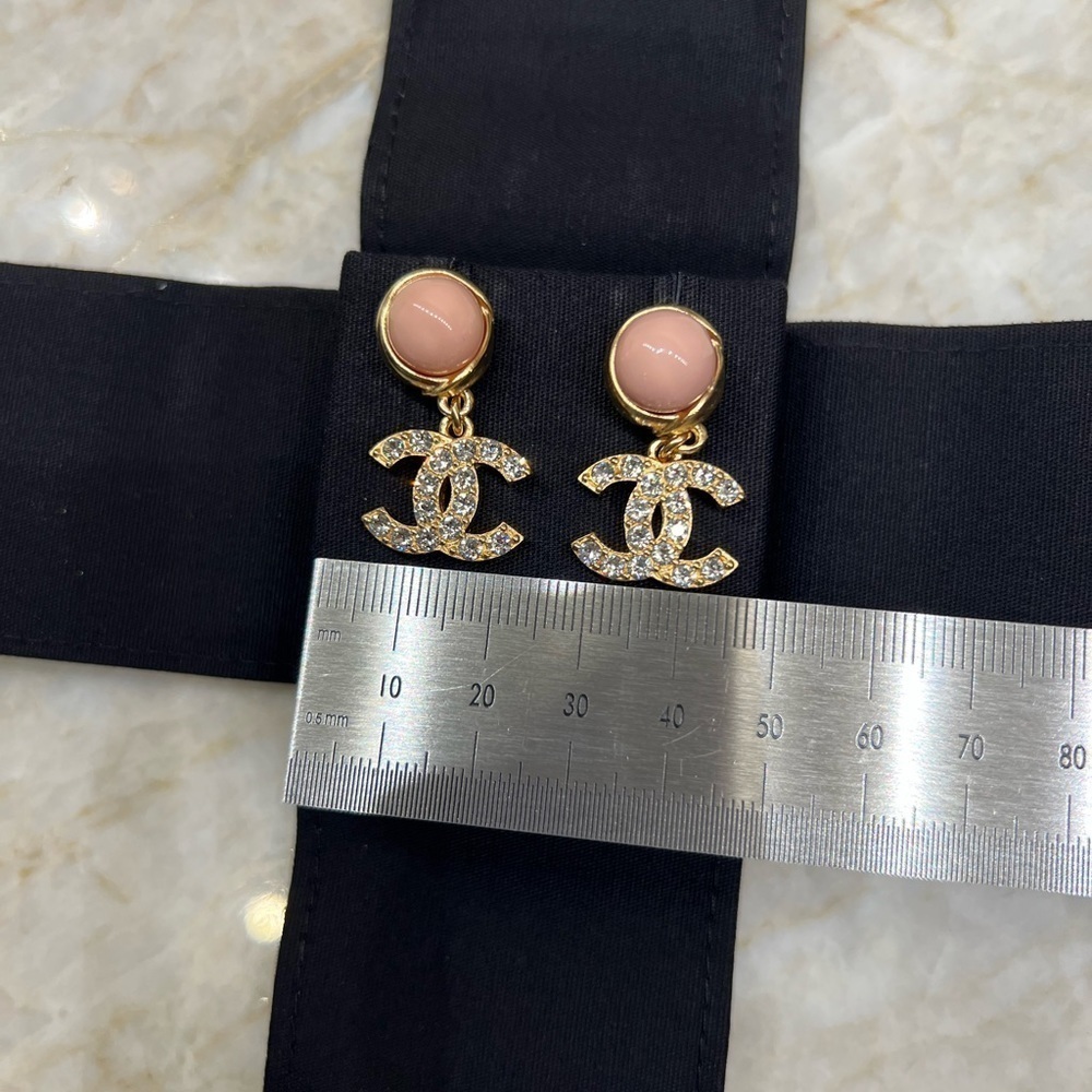 CHANEL 22A CC Logo Gold-tone Dangle Earrings: Pink Pearly W/ Crystals - Picture 6 of 13